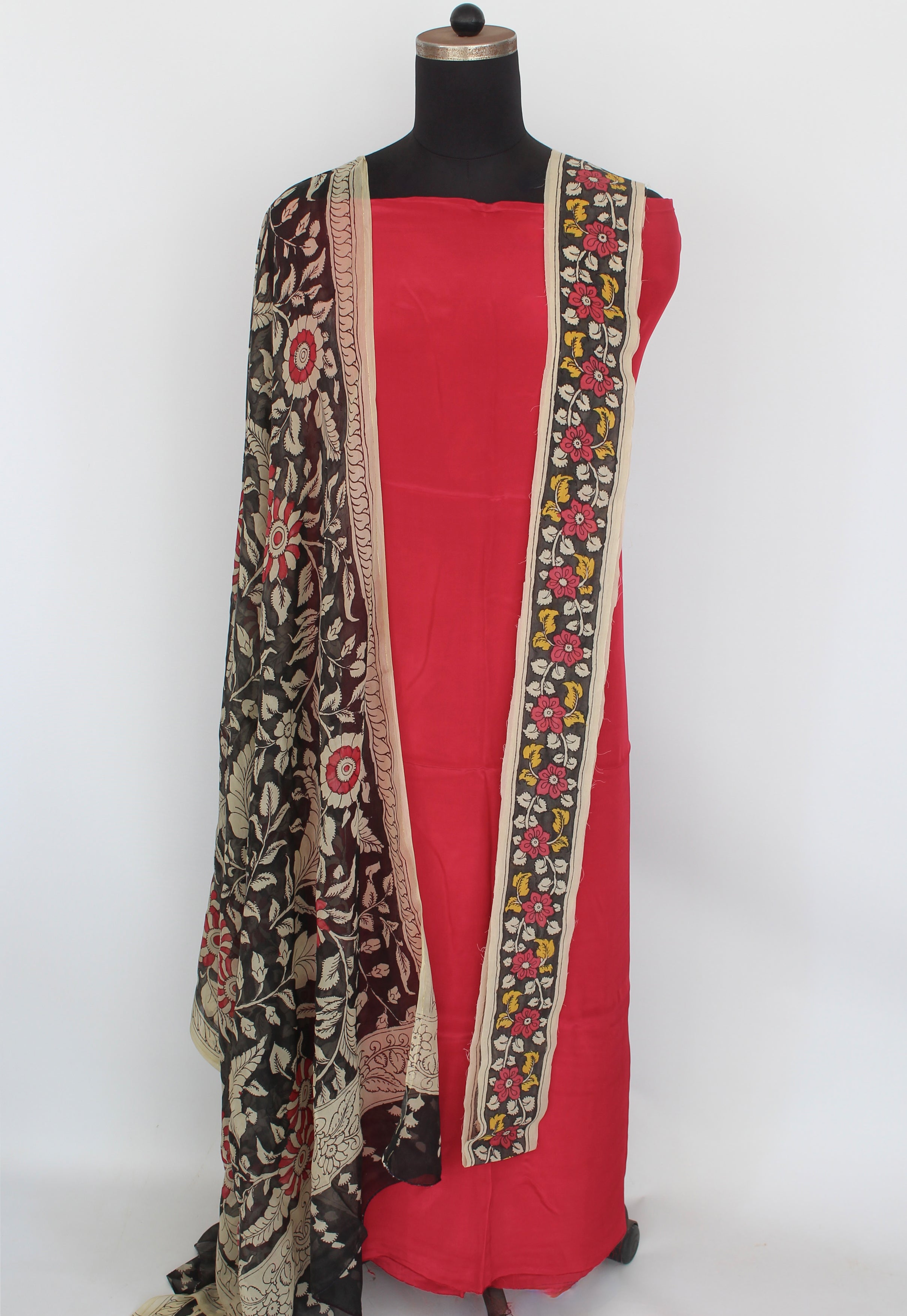 Silk kurta-duppatta set with border